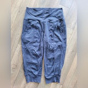 Lululemon crop jogger
